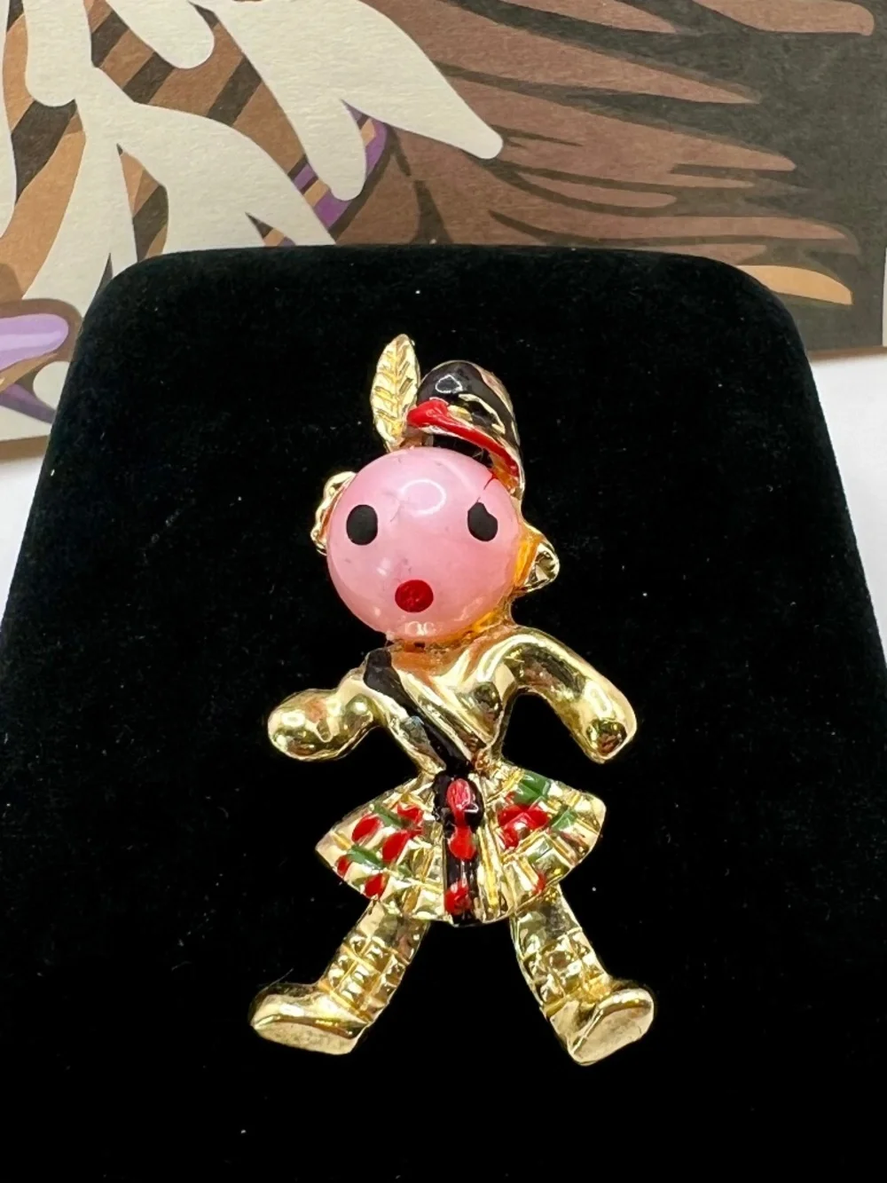 Scotsman Brooch Vintage Jelly Head